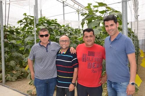 Diego Pérez (a la izquierda) junto a varios asistentes al evento.