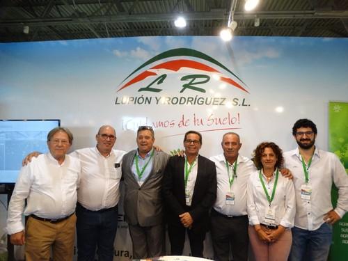 Vicente Franch, de Pheromon; Pedro Joaquín  Artés, de Sulfatos Cálcicos del Mediterraneo; Joao Ferreira- Zeocll y José Manuel Rodríguez, gerente de Lupión y Rodríguez junto a amigos.