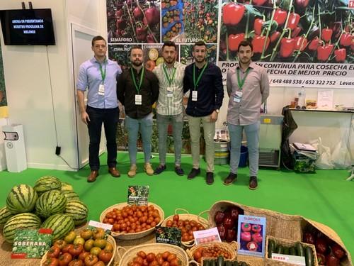De izquierda a derecha, Andrés Ruiz, José Martínez, José Miguel Maldonado, Sergio Parra y Pedro Alejandro Fernández, de Llavors Horta SL.