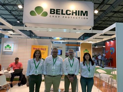 De izquierda a derecha, Ana Sicre, responsable de Marketing y Desarrollo en el Sureste de Belchim, Víctor López, responsable comercial de la misma zona, Christophe Delsvals y Esther Rincón, asistente de Marketing y Desarrollo.