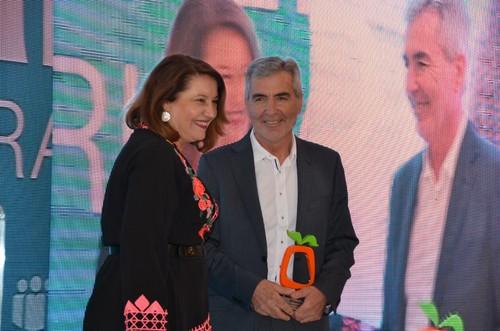 Miguel Vargas, presidente de CASI, ha sido el encargado de recoger el galardón de manos de la consejera
