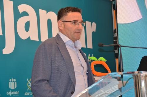 Francisco Alejo Salado, gerente de Biosol Portocarrero, agradeciendo el premio