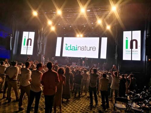 Los asistentes del evento pudieron disfrutar de un concierto de grupos como Los Secretos y El Siniestro Total.