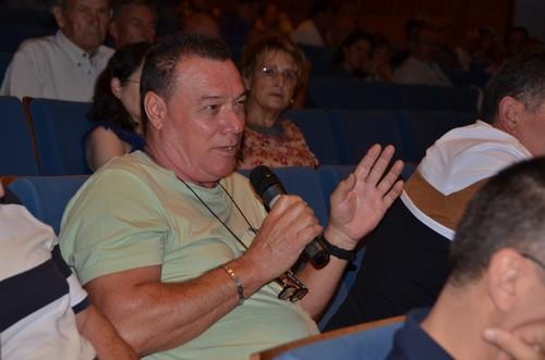 Hubo posibilidad de plantear preguntas a los ponentes.