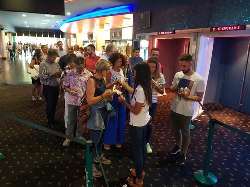 El acceso al evento se realizó como si una sesión de cine se tratase.
