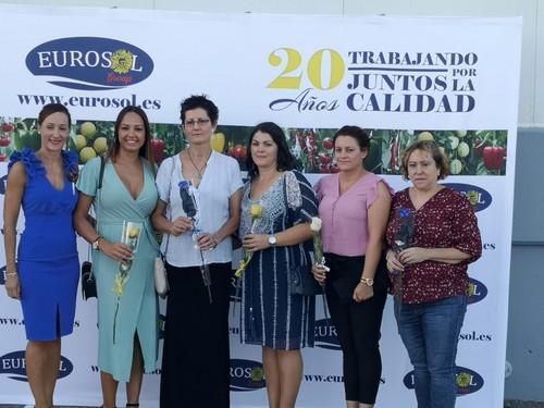 Departamento de calidad de la empresa con compañeras