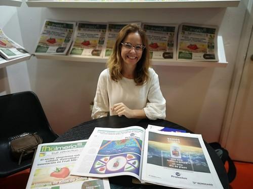 Carmen Barrera, de Kenogard, en el espacio expositor de FHALMERÍA y FHMURCIA