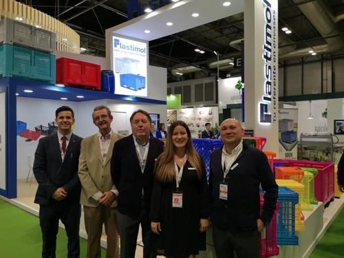 Parte del equipo de Plastimol.