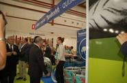 La comitiva ha estado en el stand de Mondenova, empresa pionera en la fabricación del alambre para invernadero