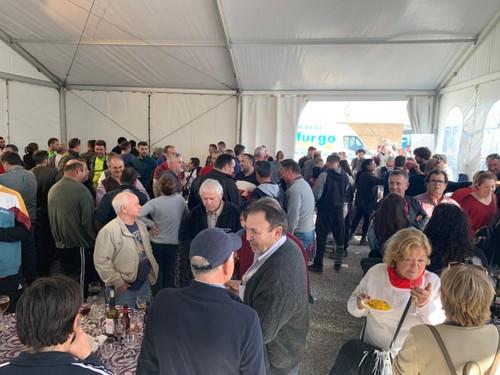 Fueron muchos los agricultores que visitaron las fincas y compartieron un rato distendido con el equipo de Ramiro Arnedo.