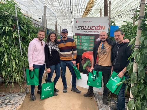 Agricultores posando para Fhalmería