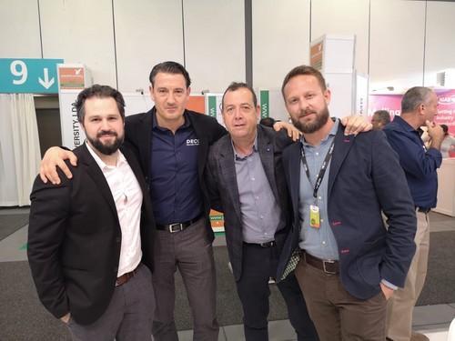 Diego Díaz y Ramón Egea, de Syngenta y Zeraim, junto a otros compañeros y clientes