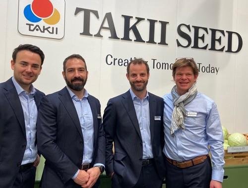 Miembros de Takii Seed en su stand de Fruit Logistica donde presentaron nuevos productos