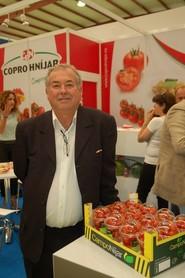 Juan Segura, presidente de Coprohníjar, nos ha recibido en su stand.