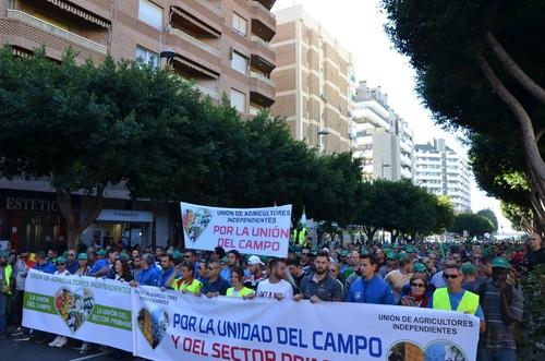 Más de 2.000 personas acabaron sumándose a la manifestación.