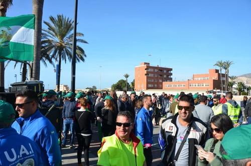 Agricultores esperando que comenzara la marcha.