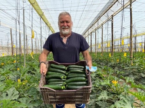 Paco Sánchez, dueño de la finca y agricultor de Grimsey RZ