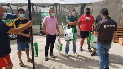 Parte de los asistentes a las jornadas de Valdemar, en Tarambana (El Ejido).