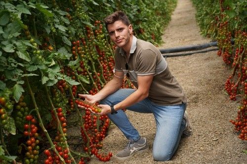 Víctor Romera, del Departamento de Ventas de Top Seeds Ibérica con Caprice