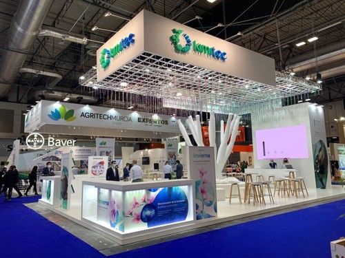Expositor de Kimitec.