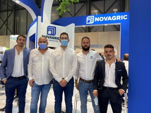 Parte de equipo de Novagric junto al equipo comercial de Semillero Los Crespos.