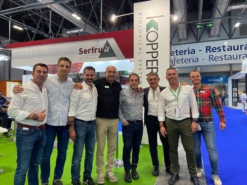 Equipo de Koppert con clientes.