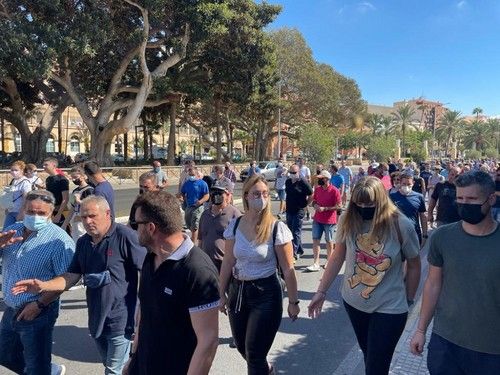 La convocatoria de agricultores que están en contra de los sindicatos ha obtenido mucha mayor participacion que la convocatoria oficial.