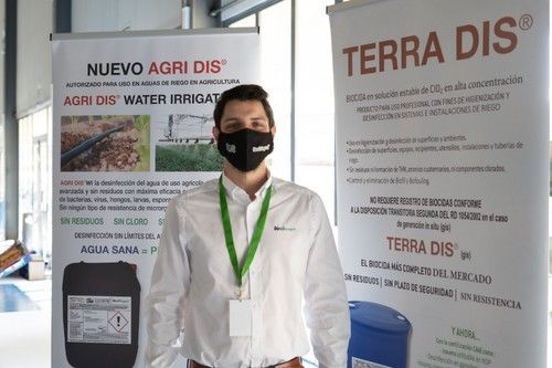 Miquel Álvaro Martínez de UrciRiegos en su expositor
