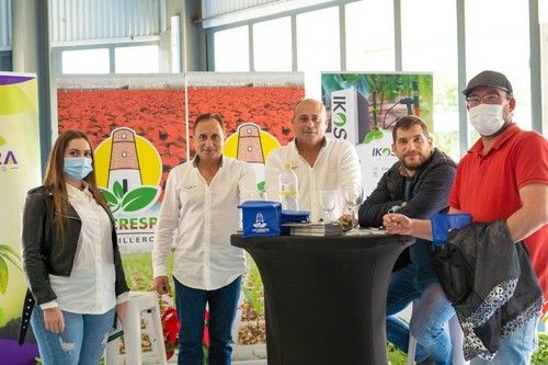 El equipo de Semilleros Los Crespos con los amigos / C.P.