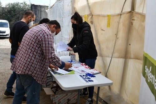 Inscribiéndose para participar en el evento promocional.