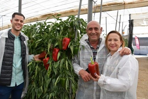 De izquierda a derecha: Adrián García, responsable de márketing; Emilio Rivas,  jefe comercial de Almería; y María Luisa García, desarrolladora de la empresa