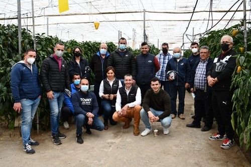 Parte del equipo de Hazera España junto a asistentes a la jornada.