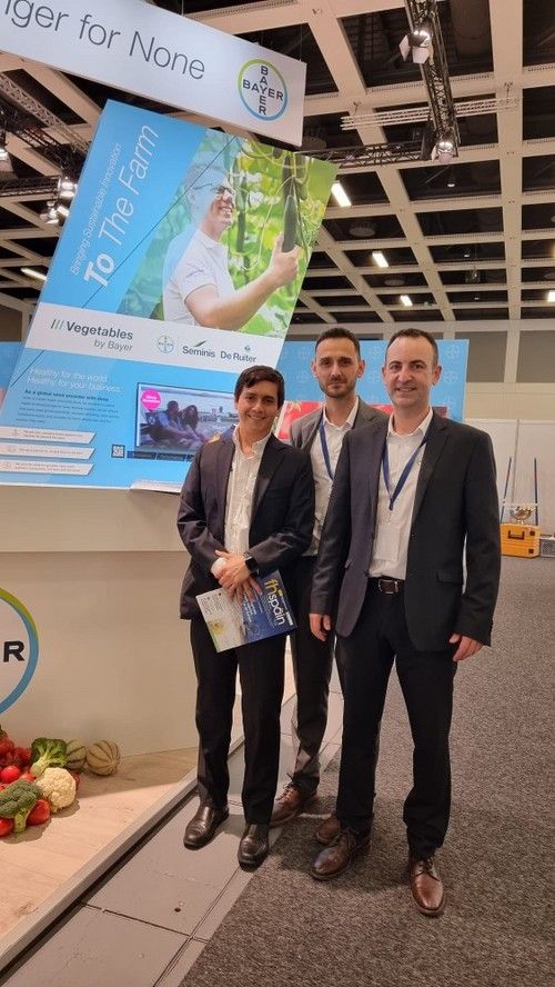 Santi Patilo, Juan Francisco Martínez y Miguel Sánchez, de Bayer