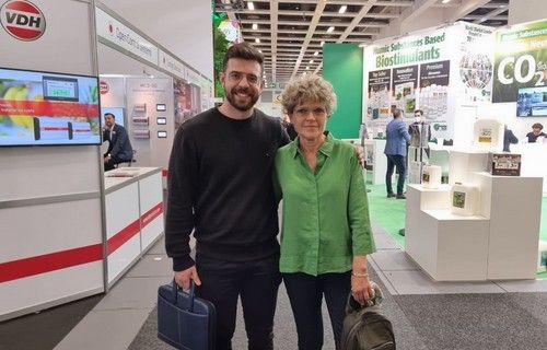 Carlos Gutiérrez, coordinador general de FHAlmería, con Lola Gómez, de Crisol Agro