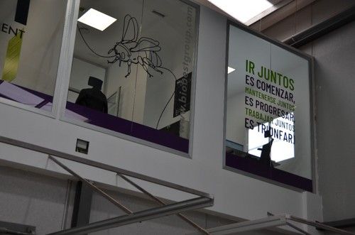 En distintos emplazamientos de las nuevas instalaciones se pueden ver frases motivadoras para el equipo.