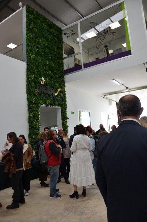 La nave central acogió la recepción del evento.