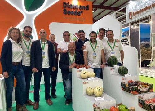 Diamond Seeds asistió con un gran número de trabajadores