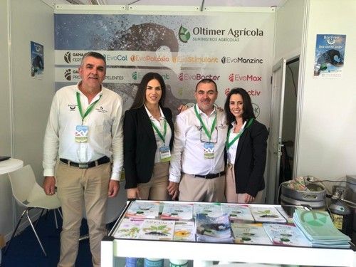 Ginés, Alba, José y Mercedes, equipo de Oltimer Agrícola.