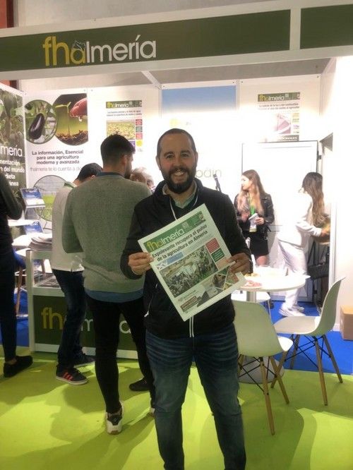 Manuel Ruiz, de Vilmorin-Mikado, en el stand de FHALMERÍA