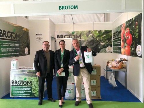 Fernando Moreno, director comercial, Bianca comercial y Juan Ángel Ruíz , gerente de Brotom.