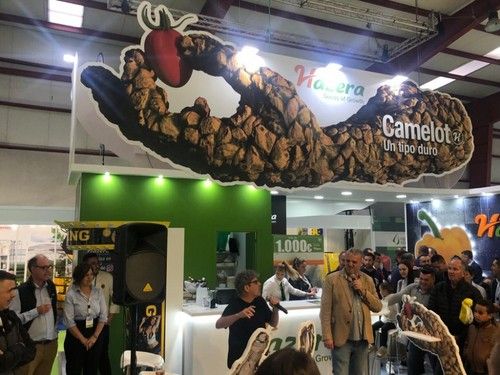 Pepe Céspedes y Paco Clavera durante su actuación en el stand de Hazera España