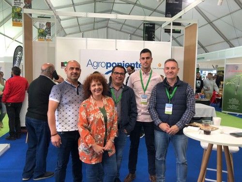 Parte del equipo de Agroponiente en su stand