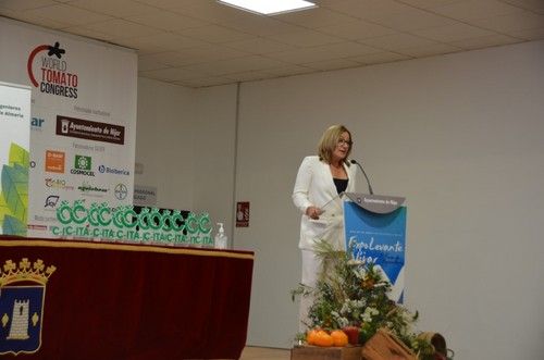 Esperanza Pérez, alcaldesa de Níjar, durante la entrega de premios de COITAL