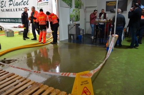 La lluvia y el granizo causaron problemas en algunos stands