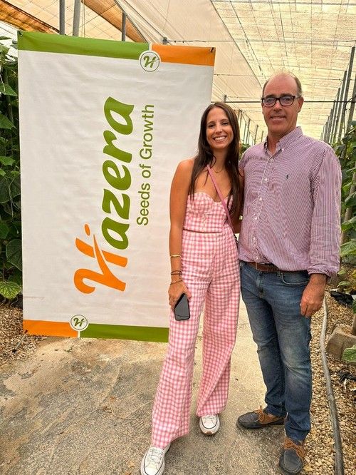 María Martínez, responsable de marketing en Hazera, junto a Federico Puyo, responsable de cucurbitáceas.