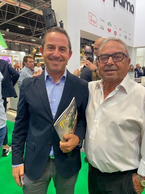 Emilio Martínez, hijo y padre, de Almafrut.