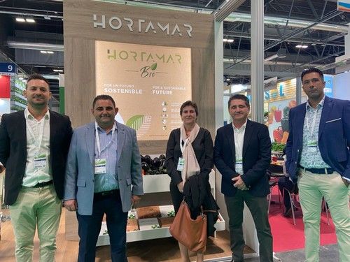 José Miguel López, presidente de Hortamar, con parte del equipo.