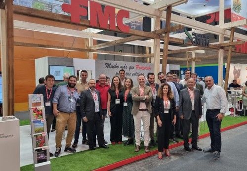 Equipo de FMC en el pabellón 7 de Ifema.