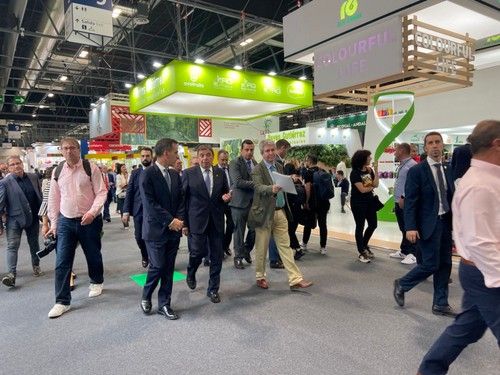 El ministro, Luis Planas, en su llegada a la feria.