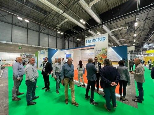 Gran afluencia de gente en el stand de Tecnicrop.